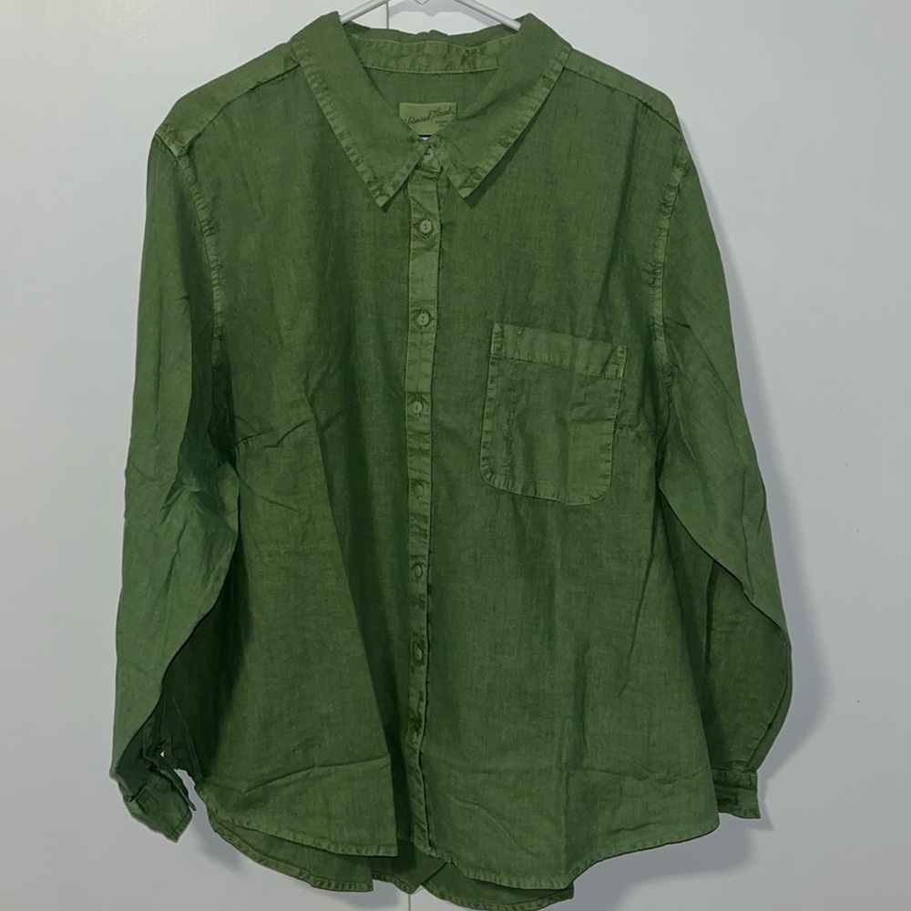 Women's Long Sleeve Classic Fit Button-Down Shirt by Universal Thread Green 2X - Picture 2 of 9
